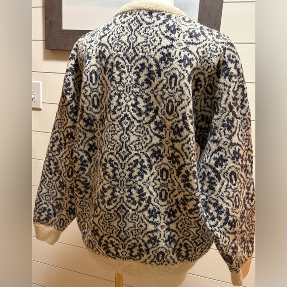 Land’s End Drifter Jacquard Blue and Cream Oversized 100% Shetland Wool Sweater - Picture 6 of 12